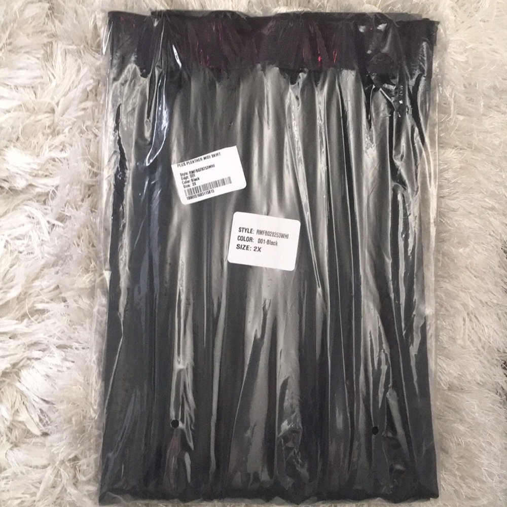 NIB Trendy Faux Leather Pleated Skirt Sz 2X - Picture 5 of 5